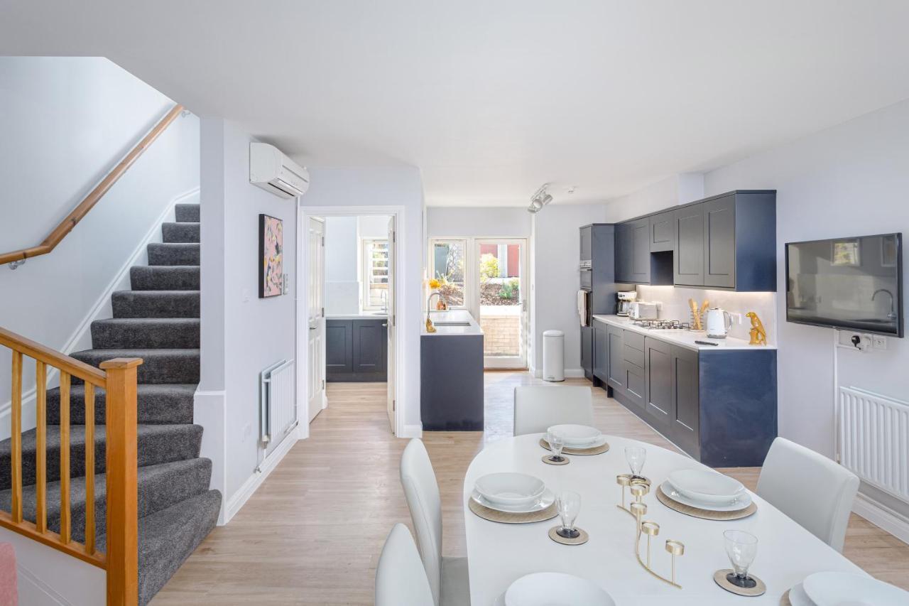 3 Bedroom Jesus Green Townhouse With Parking CBG Екстериор снимка