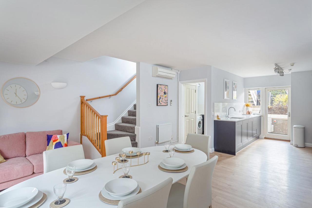 3 Bedroom Jesus Green Townhouse With Parking CBG Екстериор снимка